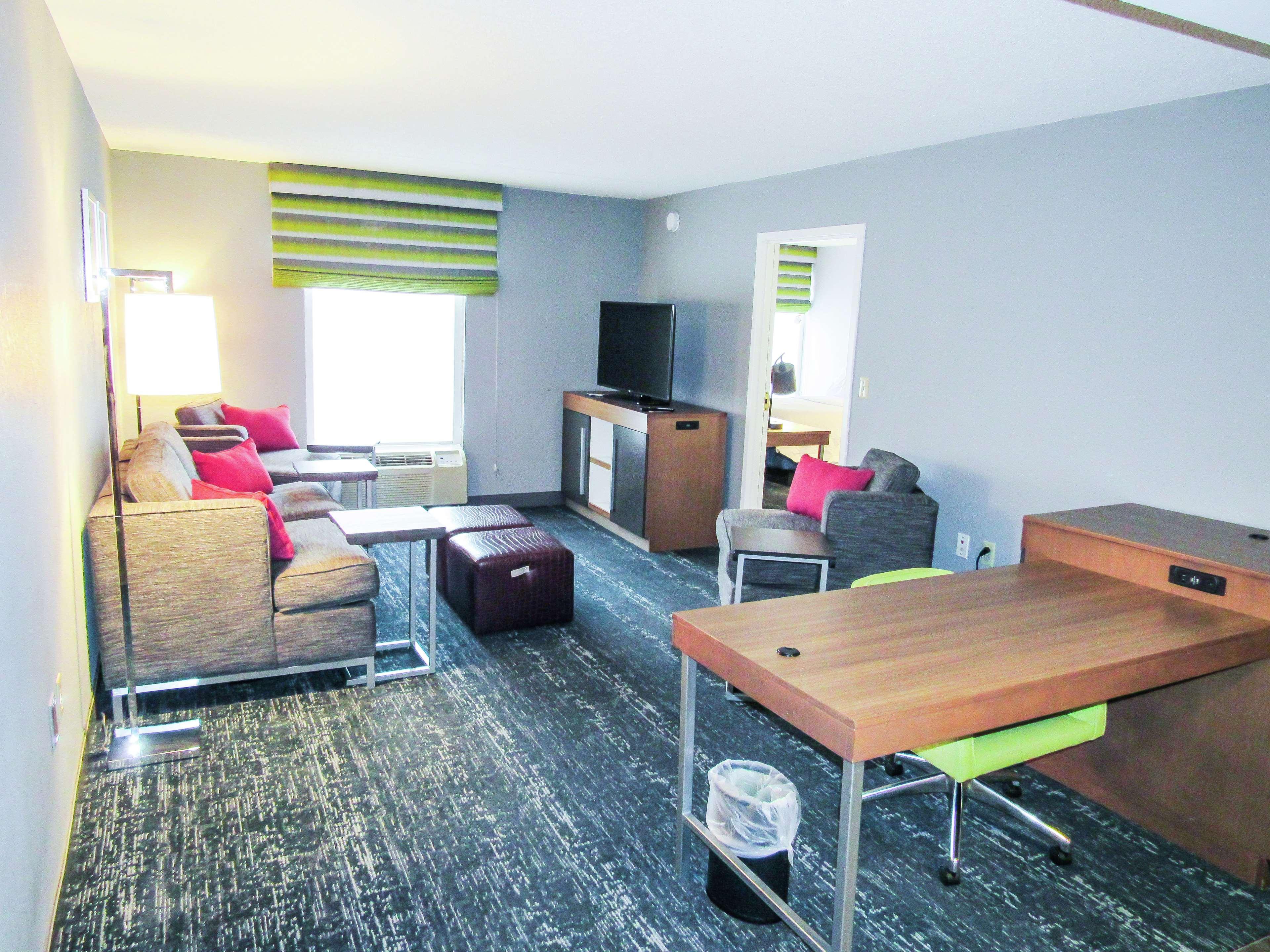 Hampton Inn & Suites Newtown Yardley Экстерьер фото
