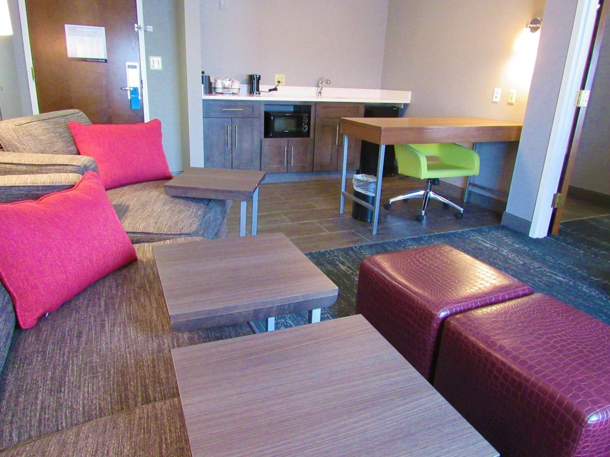 Hampton Inn & Suites Newtown Yardley Экстерьер фото