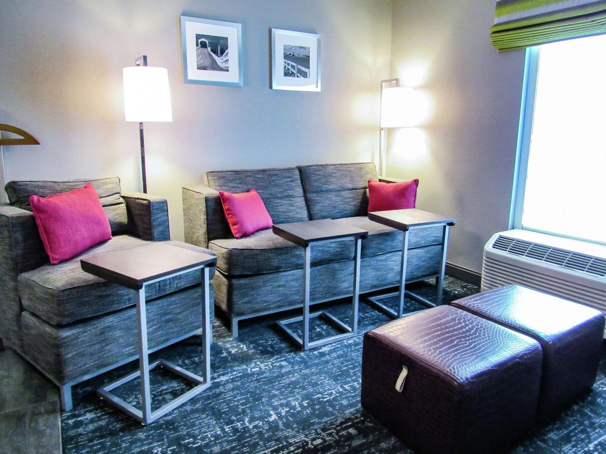 Hampton Inn & Suites Newtown Yardley Экстерьер фото