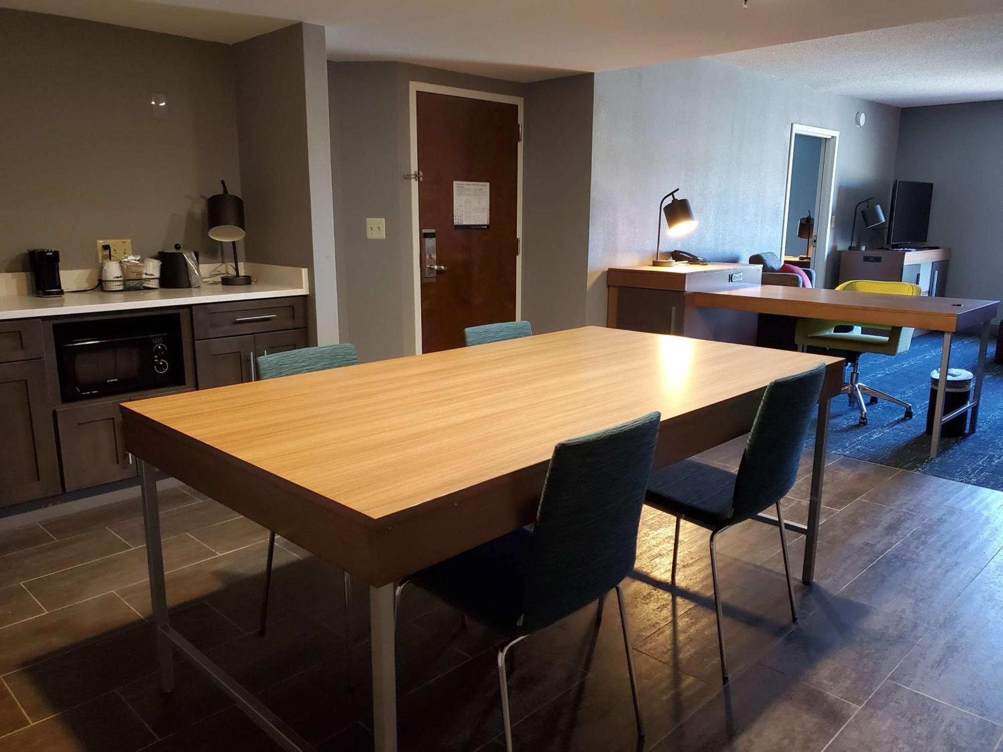 Hampton Inn & Suites Newtown Yardley Экстерьер фото