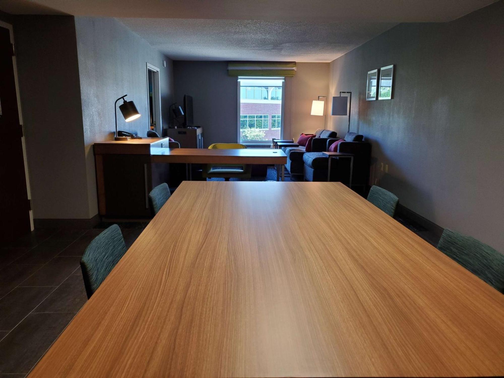 Hampton Inn & Suites Newtown Yardley Экстерьер фото