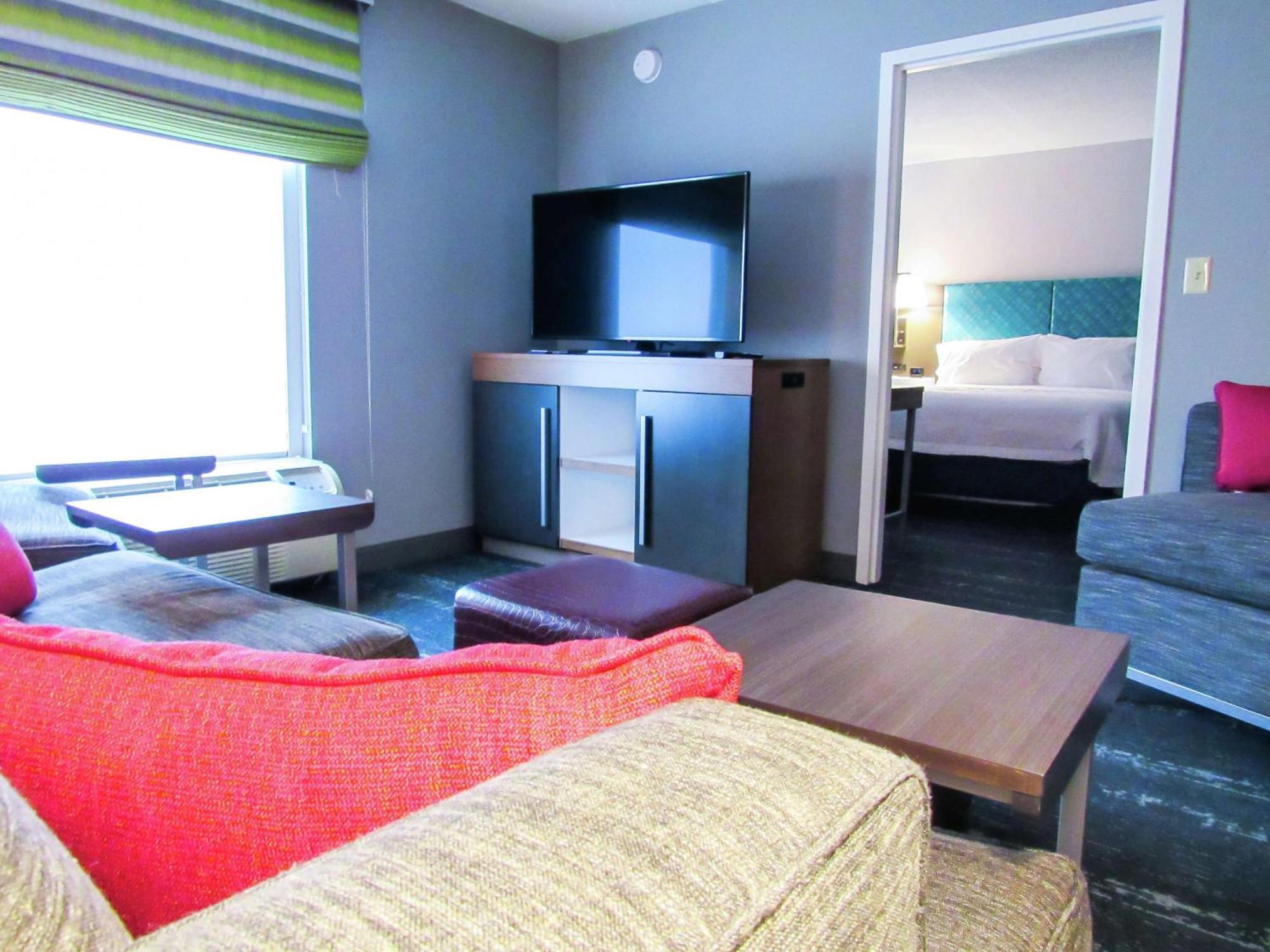 Hampton Inn & Suites Newtown Yardley Экстерьер фото