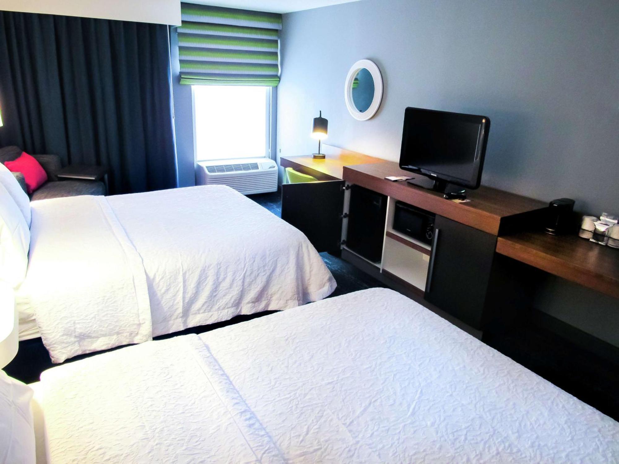 Hampton Inn & Suites Newtown Yardley Экстерьер фото