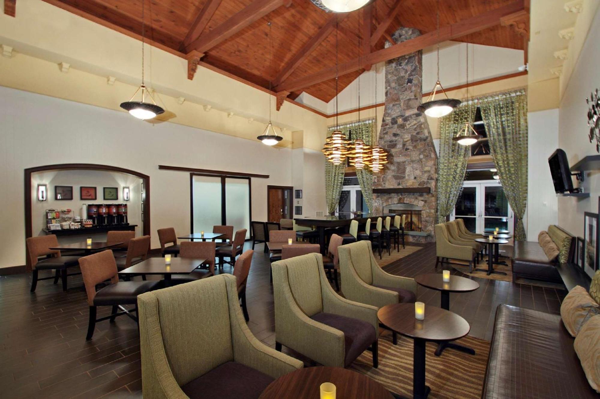 Hampton Inn & Suites Newtown Yardley Экстерьер фото