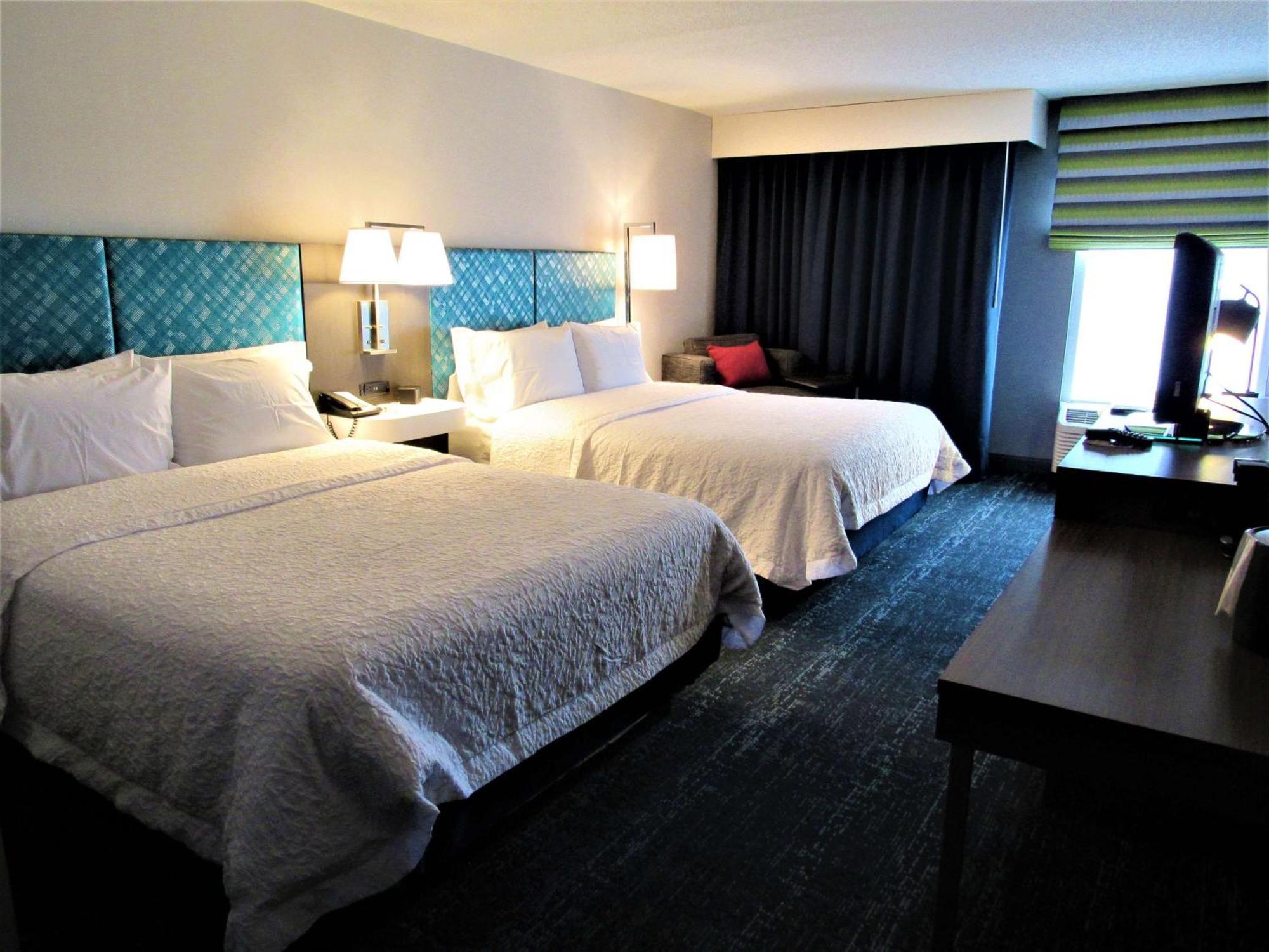 Hampton Inn & Suites Newtown Yardley Экстерьер фото
