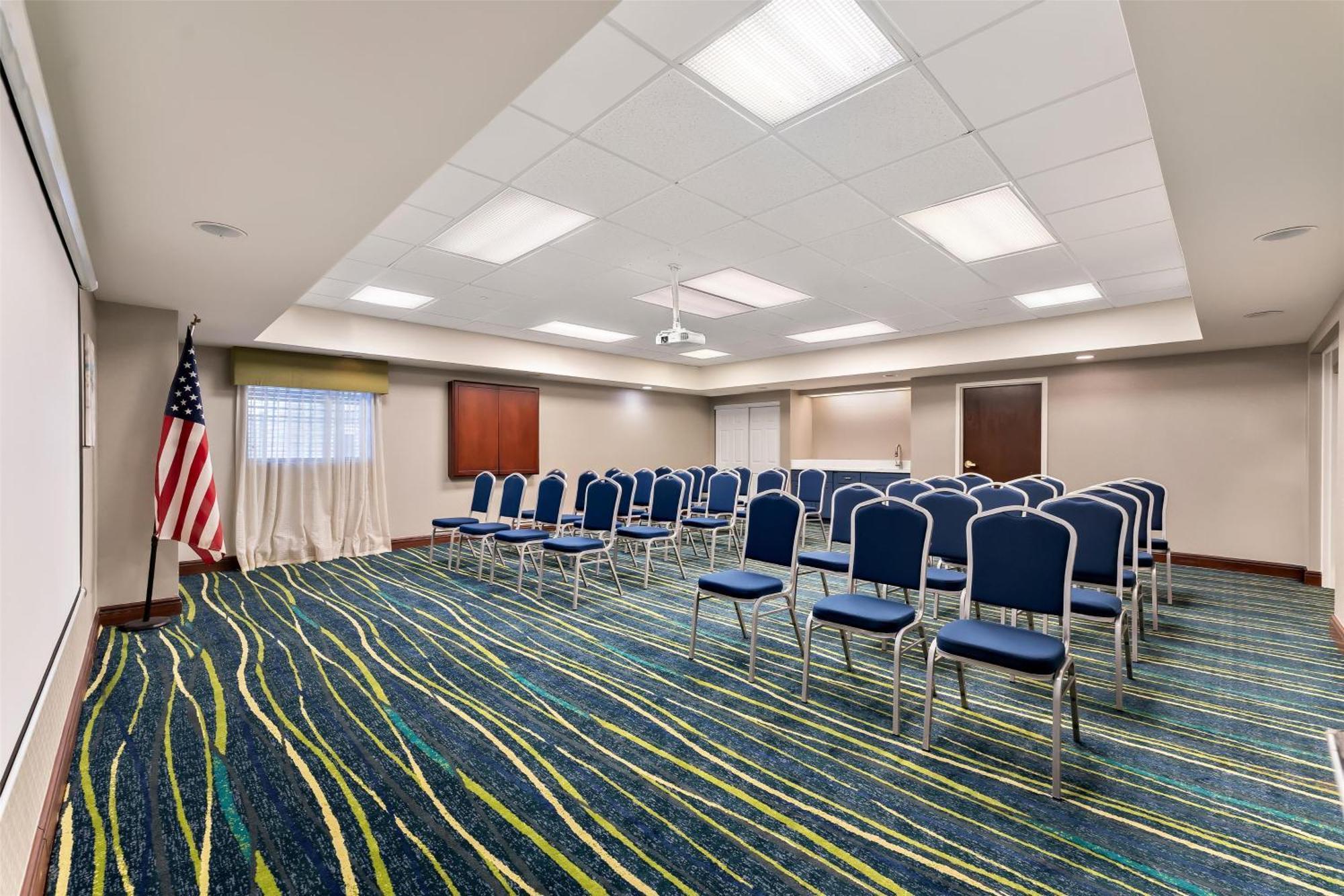 Hampton Inn & Suites Newtown Yardley Экстерьер фото