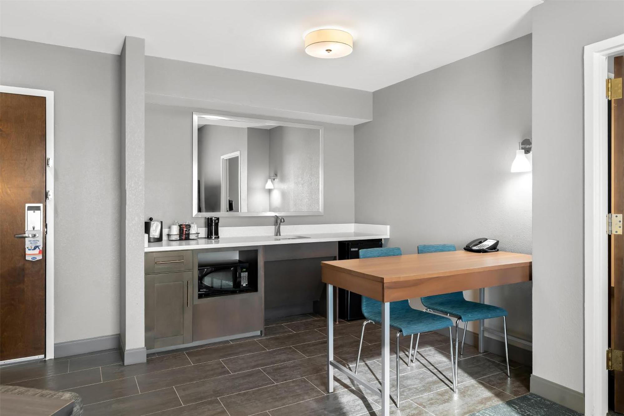 Hampton Inn & Suites Newtown Yardley Экстерьер фото