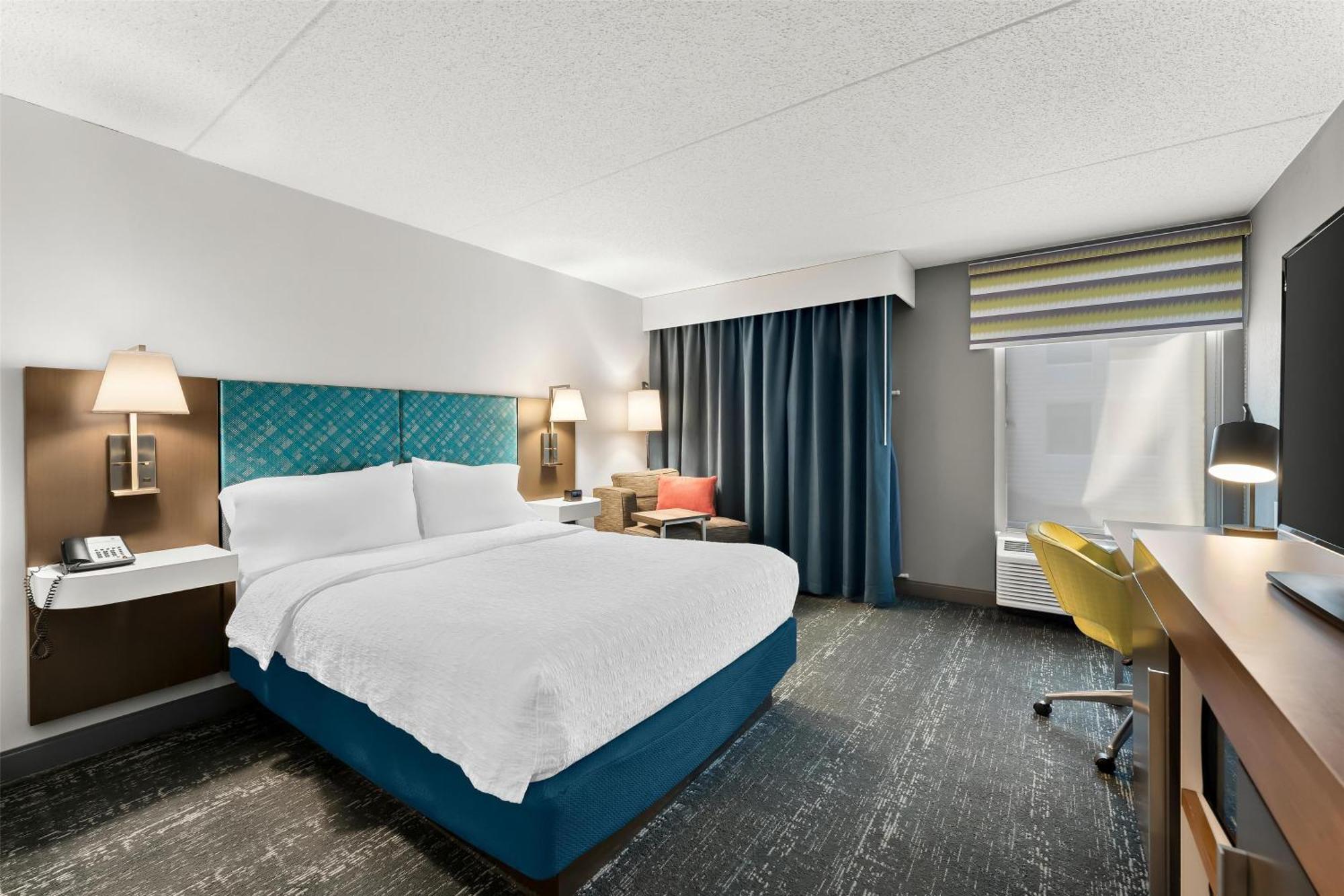 Hampton Inn & Suites Newtown Yardley Экстерьер фото