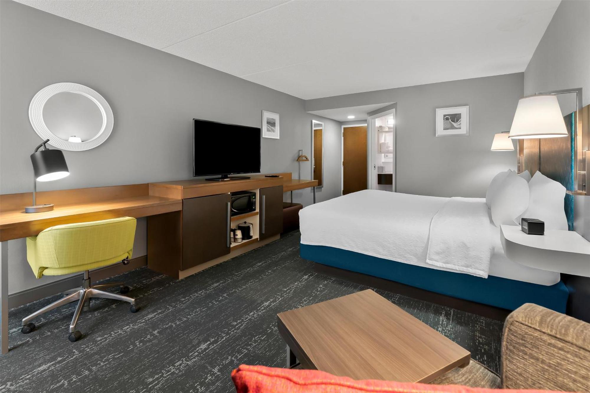 Hampton Inn & Suites Newtown Yardley Экстерьер фото