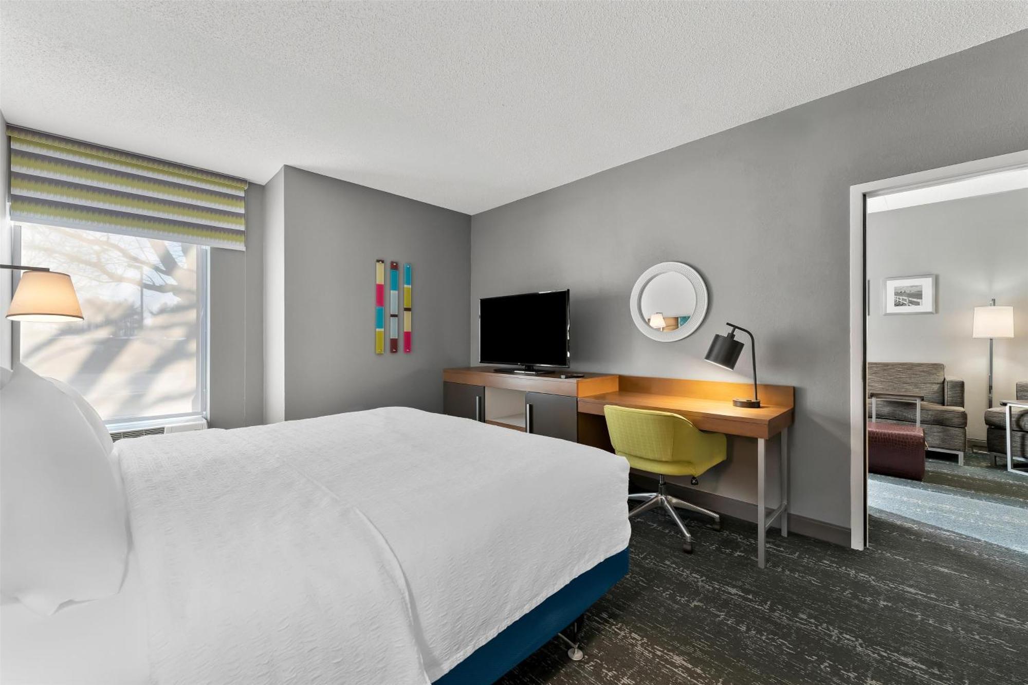 Hampton Inn & Suites Newtown Yardley Экстерьер фото