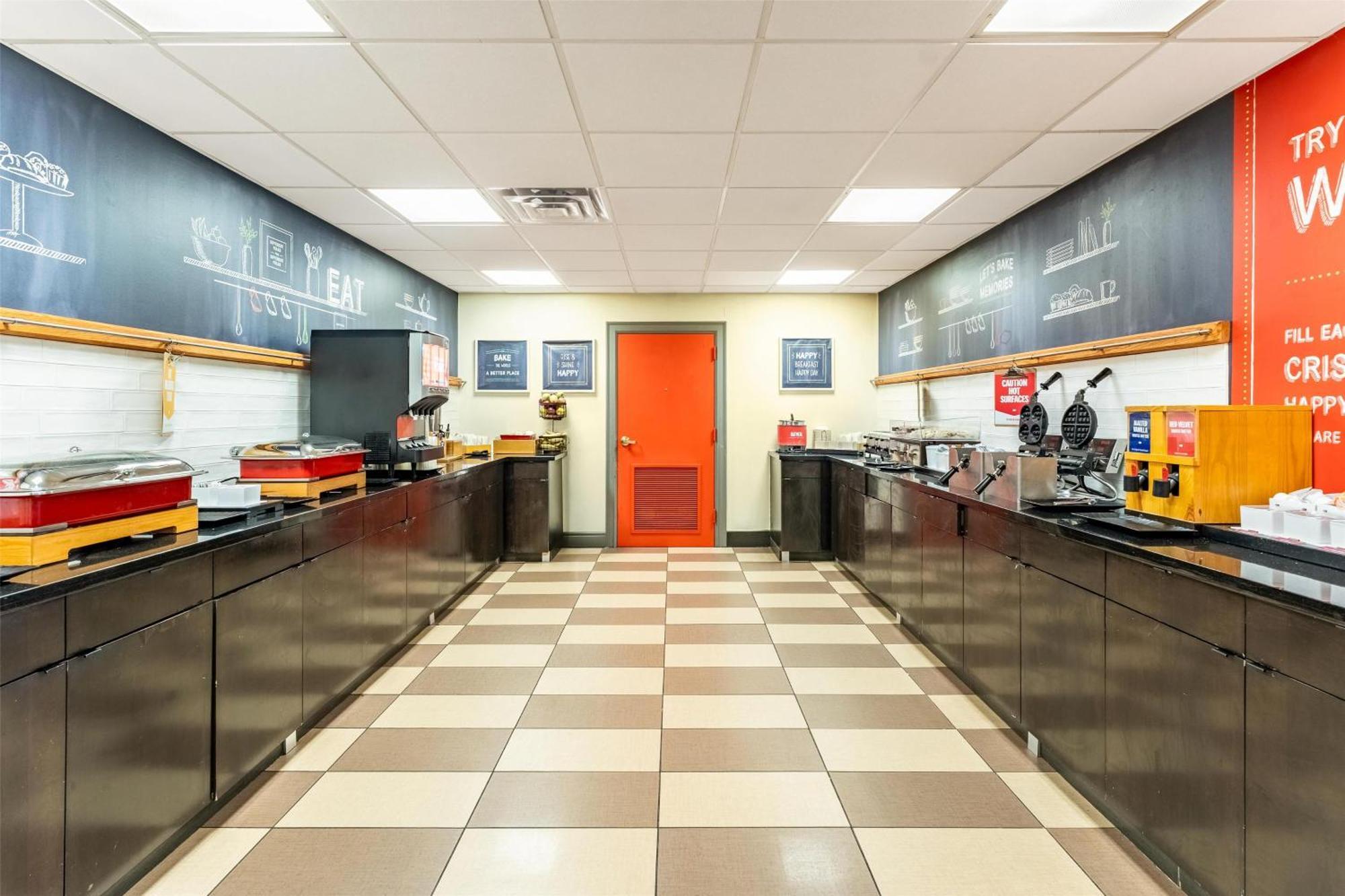 Hampton Inn & Suites Newtown Yardley Экстерьер фото