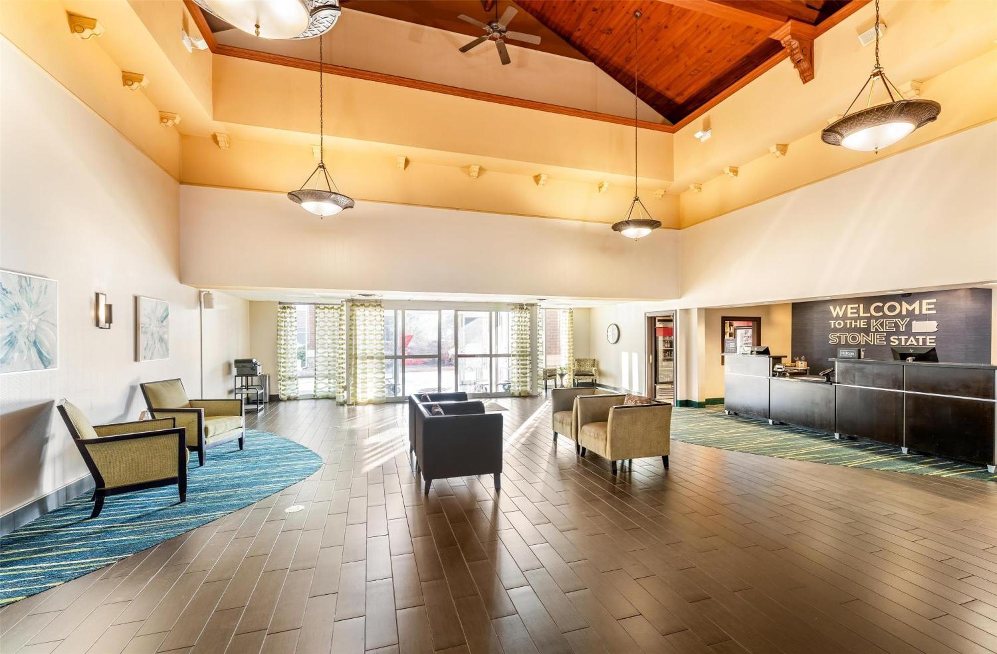 Hampton Inn & Suites Newtown Yardley Экстерьер фото